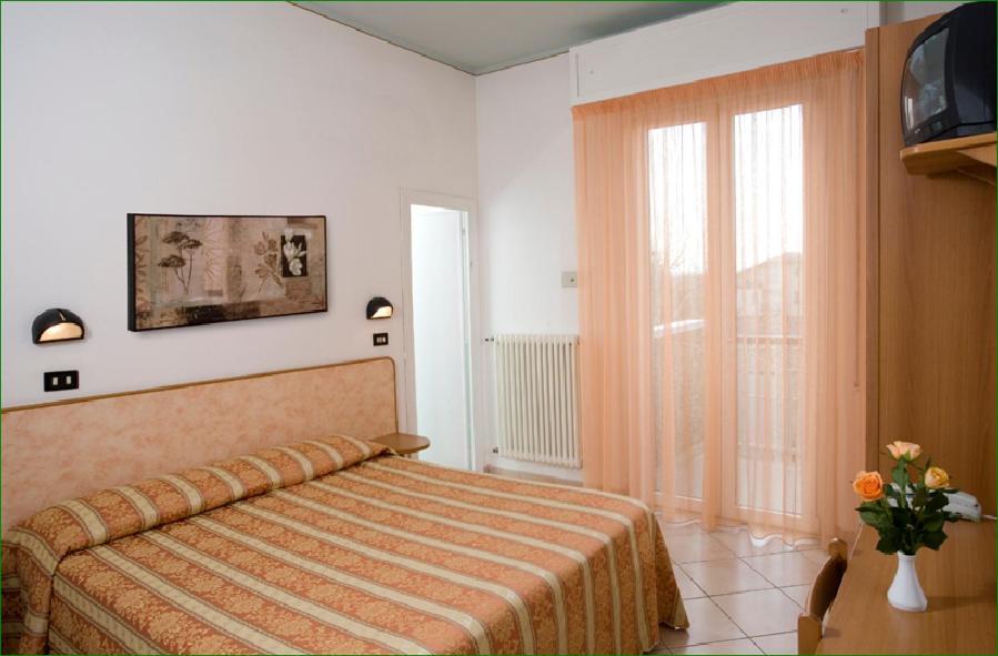 Hotel Verdemare Rimini Extérieur photo