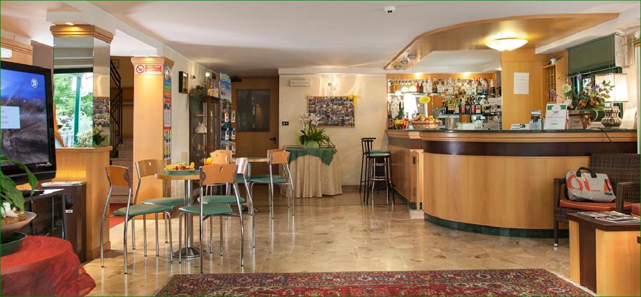 Hotel Verdemare Rimini Extérieur photo