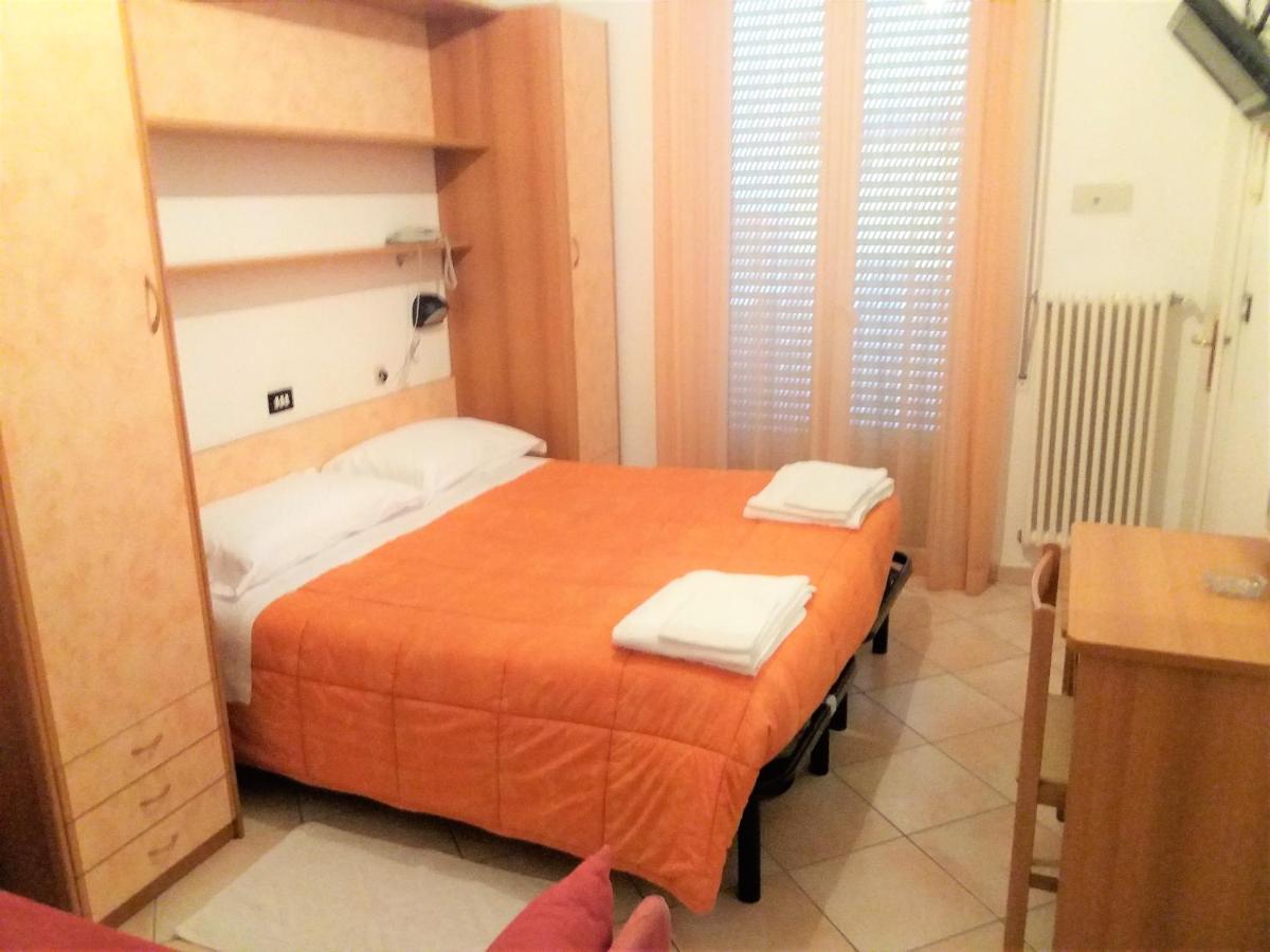 Hotel Verdemare Rimini Extérieur photo